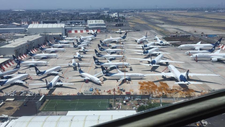 “Los pasajeros quieren rosearnos Lysol”, asegura aeromoza