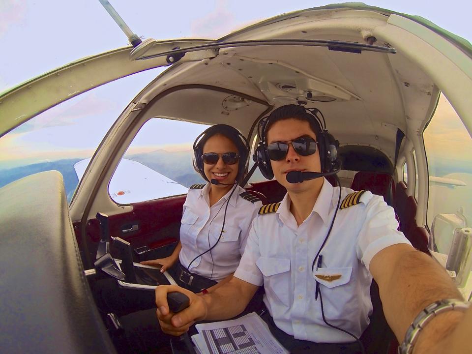 Marjorie Blanco es una joven piloto costarricense que se ha abierto camino en el mundo de la aviación realizando sacrificios. 